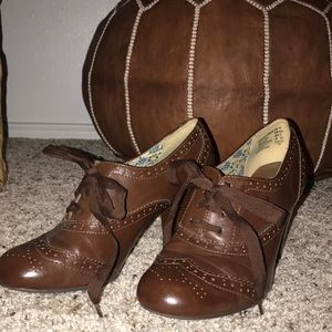 Brown Faux leather heeled oxfords